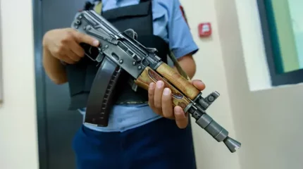 Алматыда мас бұзақылар СОБР қызметкерлеріне шабуыл жасады