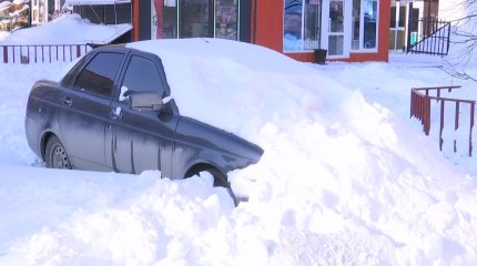 Последствия снегопада в Актобе: горожане оказались заперты в своих домах