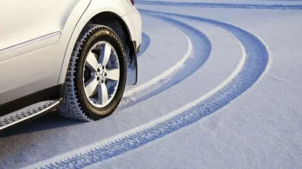 Из-за непогоды в трех областях Казахстана ограничили движение на трассах