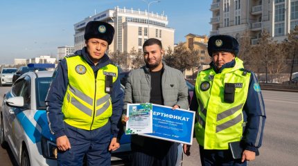 За год без нарушений ПДД: ко Дню благодарности наградили водителей в Астане