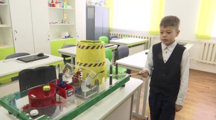 Школьник из Актюбинской области создал уменьшенную копию АЭС