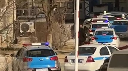 Более десятка патрульных машин прибыло на вызов о суициде в Актау