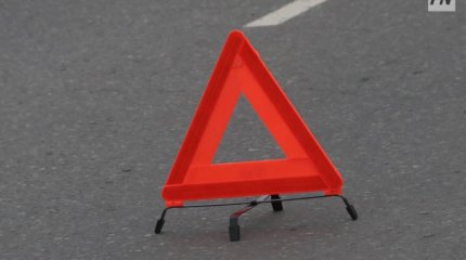 Павлодардағы жолда минивэн аударылды