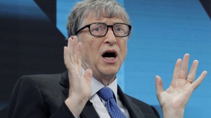 "Үнемі құрдымға кетуге бір қадам қалғандай сезінетінмін": Билл Гейтс 42 жасына дейін өзін табысты адам деп санамағанын айтты