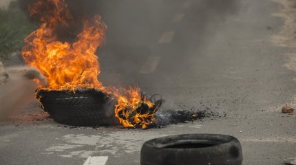 Маңғыстау облысындағы тасжолда фургон өртеніп кетті