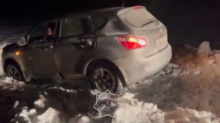 Водителю понадобилась помощь спасателей на трассе в Костанайской области в непогоду