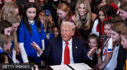 Трамп запретил трансгендерам участвовать в женских соревнованиях