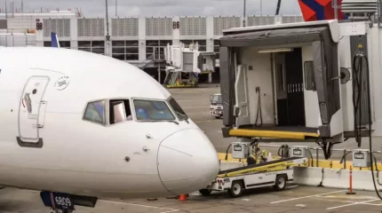 Екі ұшақ соқтығысты