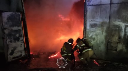 Мужчина получил ожоги при ночном пожаре в СТО Астаны