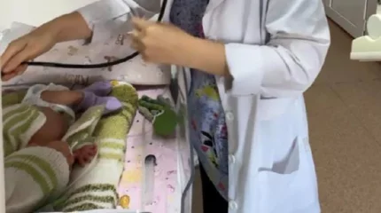 Дәрігерлер 44 күн бойы шала туған нәрестені аман алып қалды