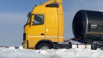 Ақтөбе облысында тоғыз жүк көлігі жолда қалған