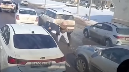 Водители устроили драку на дороге в Астане