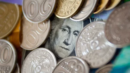 Доллар незначительно подорожал на торгах: курс валют на 12 марта