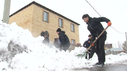 Активисты "Жастар Рухы" организовали «Көрісу күні» для ветеранов труда и пожилых казахстанцев