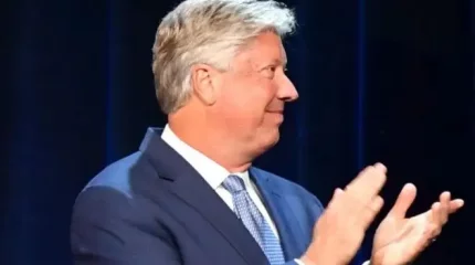 Трамптың экс-кеңесшісі 100 жылға дейін бас бостандығынан айырылуы мүмкін