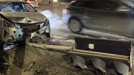 Житель Семея заплатит крупный штраф за сбитый светофор в центре города