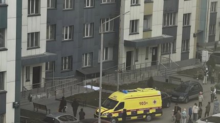 Алматинка разбилась насмерть во время мытья окон