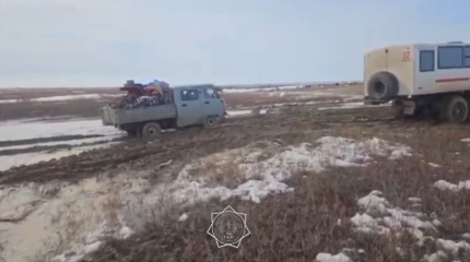 Спасатели МЧС вызволили из грязевого плена 6 человек