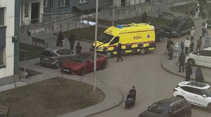 Женщина погибла во время мытья окон в Алматы