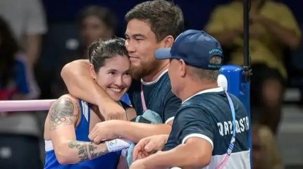 Токаев поздравил казахстанскую боксершу Назым Кызайбай с исторической победой