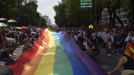 Власти Венгрии хотят запретить ежегодный ЛГБТ-парад