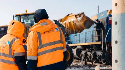 Столкновение грузовика с поездом в Атырауской области: движение на железной дороге открыто