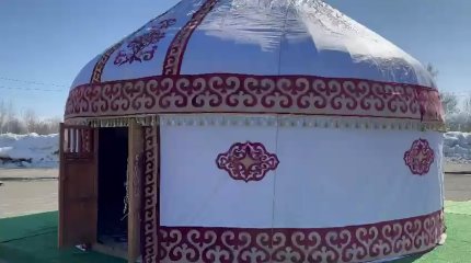 Австрийских туристов удивила юрта в Восточном Казахстане