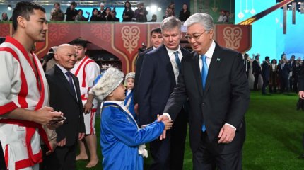 Қасым-Жомарт Тоқаев этноауылдағы жәрмеңкені аралады