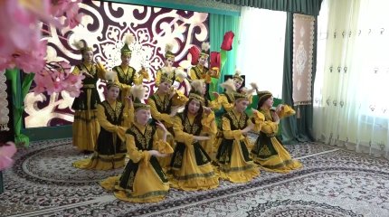 В Северном Казахстане прошли состязания по поеданию баурсаков