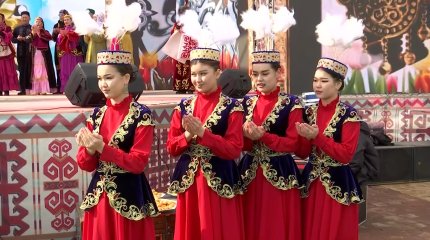 Ақтөбеде әжелер мен немерелер сайысты