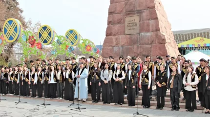 Алматыда 5 мыңнан астам адам Абай әндерін орындады