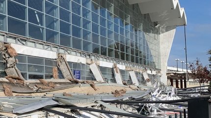 Обрушение навеса на вокзале в Сербии: умер ещё один пострадавший