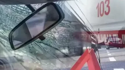 Көз жұмғандар бар: Ақмола облысында автобус пен жеңіл көлік соқтығысты