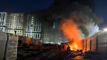 Гвардейцы тушили пожар на стройке в Астане