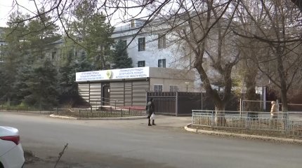 Полицейский выстрелил в приятеля из табельного оружия в Актобе