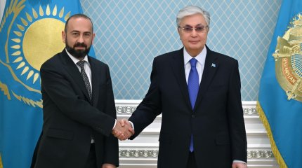 Токаев Мирзояну: Казахстан приветствует переговоры по проекту Соглашения о мире между Азербайджаном и Арменией