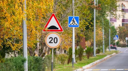 Ақтөбеде жол белгілерін салуға жауапты шенеунік 8 жылға сотталуы мүмкін