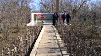 Территорию памятника «Вечная память павшим героям» очистили от мусора в Алматы