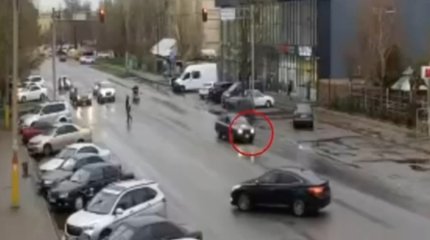 Жүргізуші куәлігі жоқ ер адам полициядан қашып, қомақты айыппұл арқалады