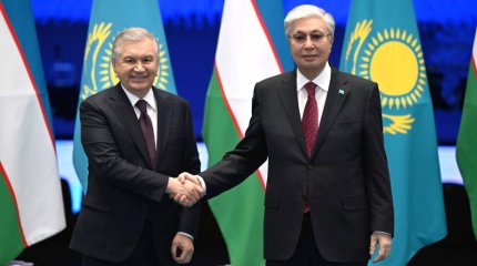 Президенты Казахстана и Узбекистана провели неформальную встречу