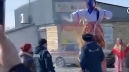 Карагандинца оштрафовали за сжигание чучела на Масленицу