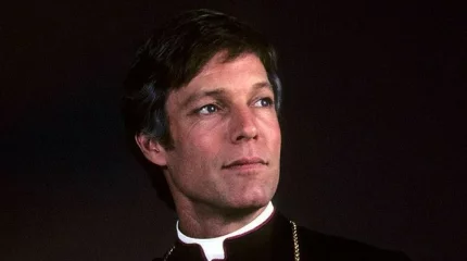 Звезда сериала «Поющие в терновнике» умер в возрасте 90 лет