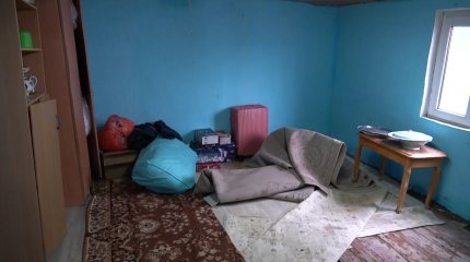 Оралдық көпбалалы отбасы май қоймасының орнында тұрып жатыр