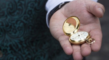 Житель Актау добился возврата свыше миллиона тенге за золотые часы