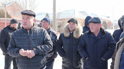 "Қызылорда-Жезқазған" жолын салған жүк көлігінің жүргізушілері жалақыларын ала алмай жүр