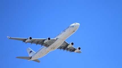 Алматылық дәрігер ұшақта есінен танып қалған студенттің өмірін сақтап қалды