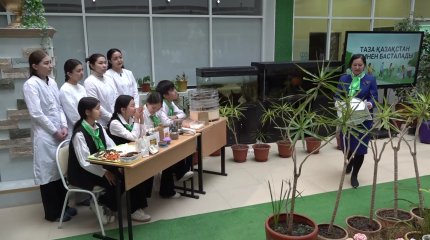 Оралдық оқушылар тағам қалдығын қайта өңдеуді үйренді