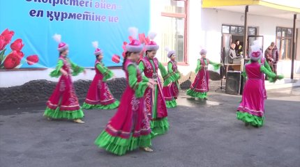 Женщин, работающих на производстве в Туркестанской области, поздравили с праздником весны