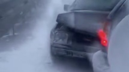 Около 1,5 тысяч машин скопилось на закрытых карагандинских трассах из-за непогоды