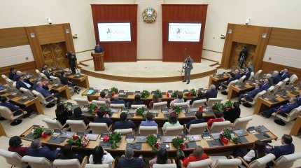 Мәжіліс спикері әйел депутаттарды көктем мерекесімен құттықтады